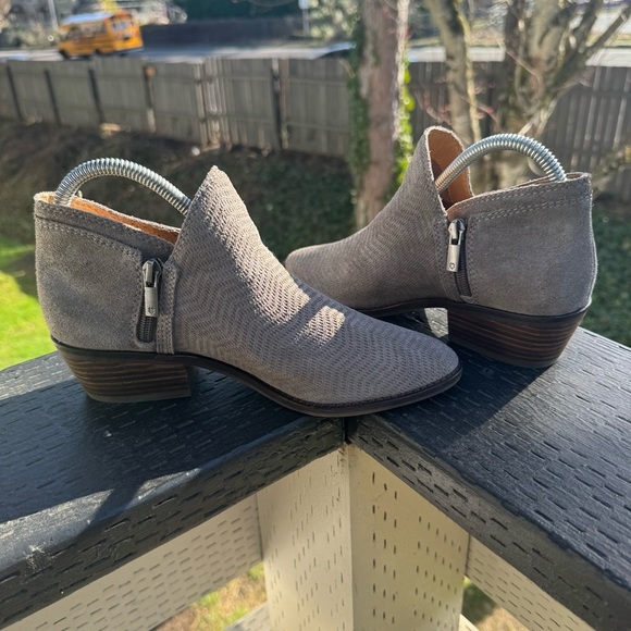 Lucky Brand Women’s Fhuna Side Zip Ankle Suede Bootie in Gray Size 7 *Stain* - Picture 9 of 10